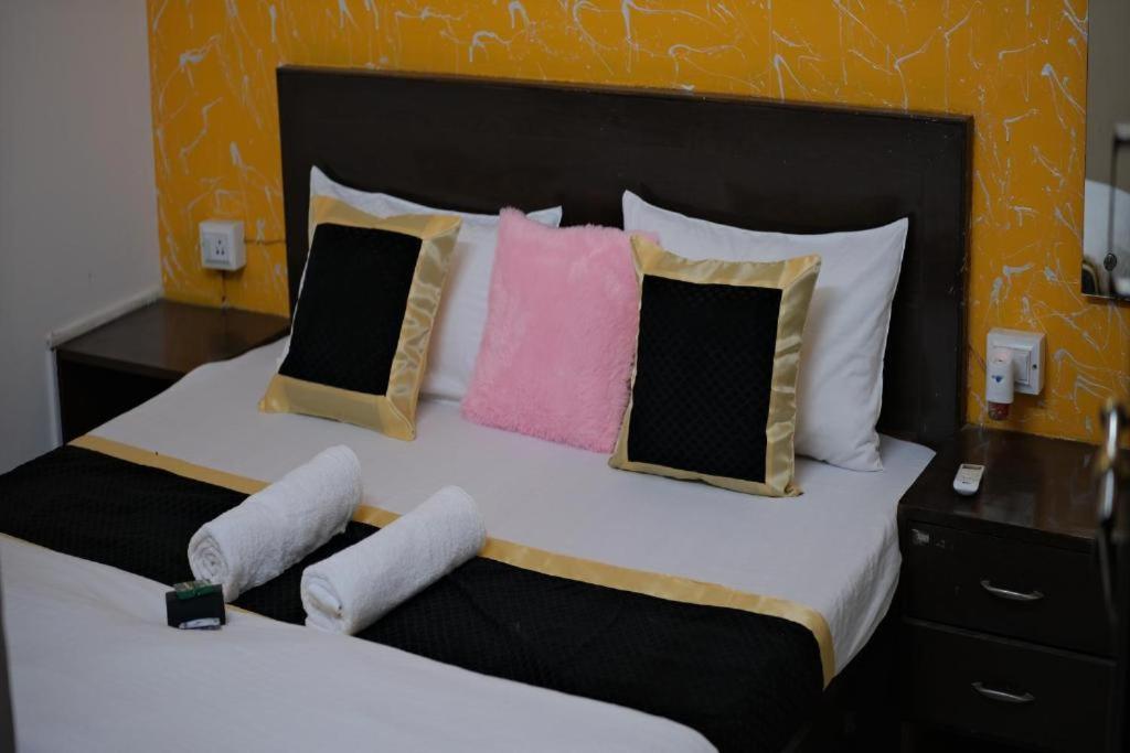 אגרה Travel Monkey Hostel מראה חיצוני תמונה